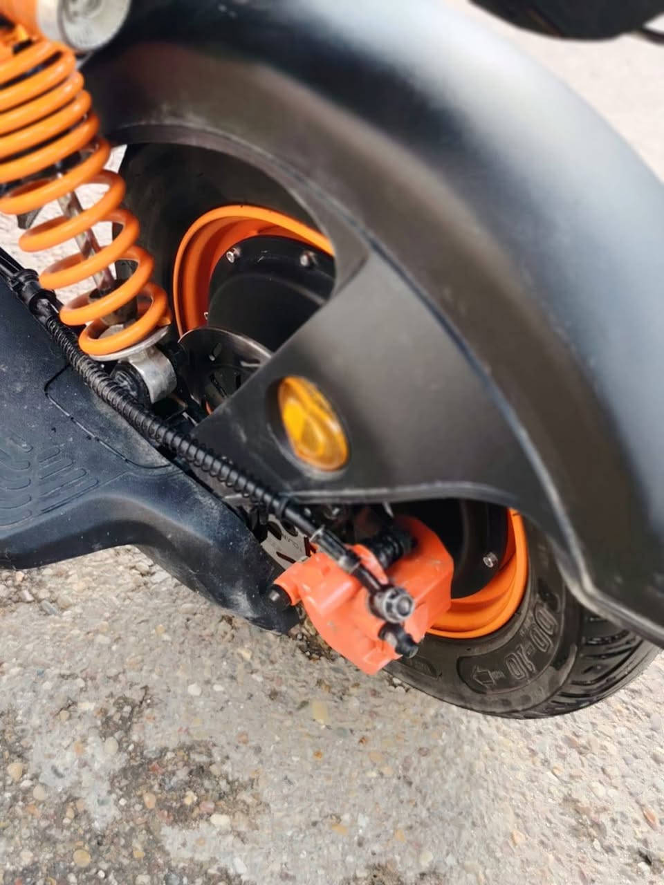 للبيع
دراجة شحن نوع X900 من شركةAPk
بطاريات عدد5 لكل بطارية 12فولت 25امبير
ملف 1500حقيقي 
بريك امامي خلفي هايدروليك
شاشة سمارت تحدد جميع العطلات ونسبة الشحن والسرعة 
عقل جوكر رياضي 
سرعة 75حقيقي
تمشيك مسافة 55 كيلو حقيقي
الدراجة مبدل سكليتر فقط شكو قطعة بل دراجة بلادي
الدراجة مستخدمة 2 شهر 
السعر 550 الف وبيه مجال 
مكاني بغداد الدورة الطعمة
لل أستفسار ***********
