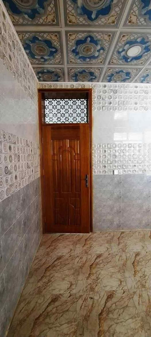 يتوفر دارين  متجاوران  للبيع  غير مطلوب للشركة  يسجل باسم المشتري مباشرة  موقع مميز  على الحديقة الكبيرة  مقابل البوابة رقم  (1)داخل مجمع اللؤلؤه السكني في المرحله الاولى من المجمع وبمساحة 200 م 

تفاصيل البيت///////

= غرفتين نوم في الطابق الارضي
=صالة مع مجموعةصحية شرقي وغربي
=منور عدد3
=استقبال مع كليدور ومجموعة صحية
=مطبخ
=كراج سيارة وحديقة 
ملاحظه: البناء في الطابوق الجمهوري

ملاحظة /// البيت نقد فقط والسعر 220  مليون قابل للتفاوض , مع هدية اثاث مطبخ🌸
بيت العمر يبدأ من جودة البناء
 العنوان
كربلاء المقدسة -  الحر - قرب المستشفى التركي 
للاستفسارتصال***********
