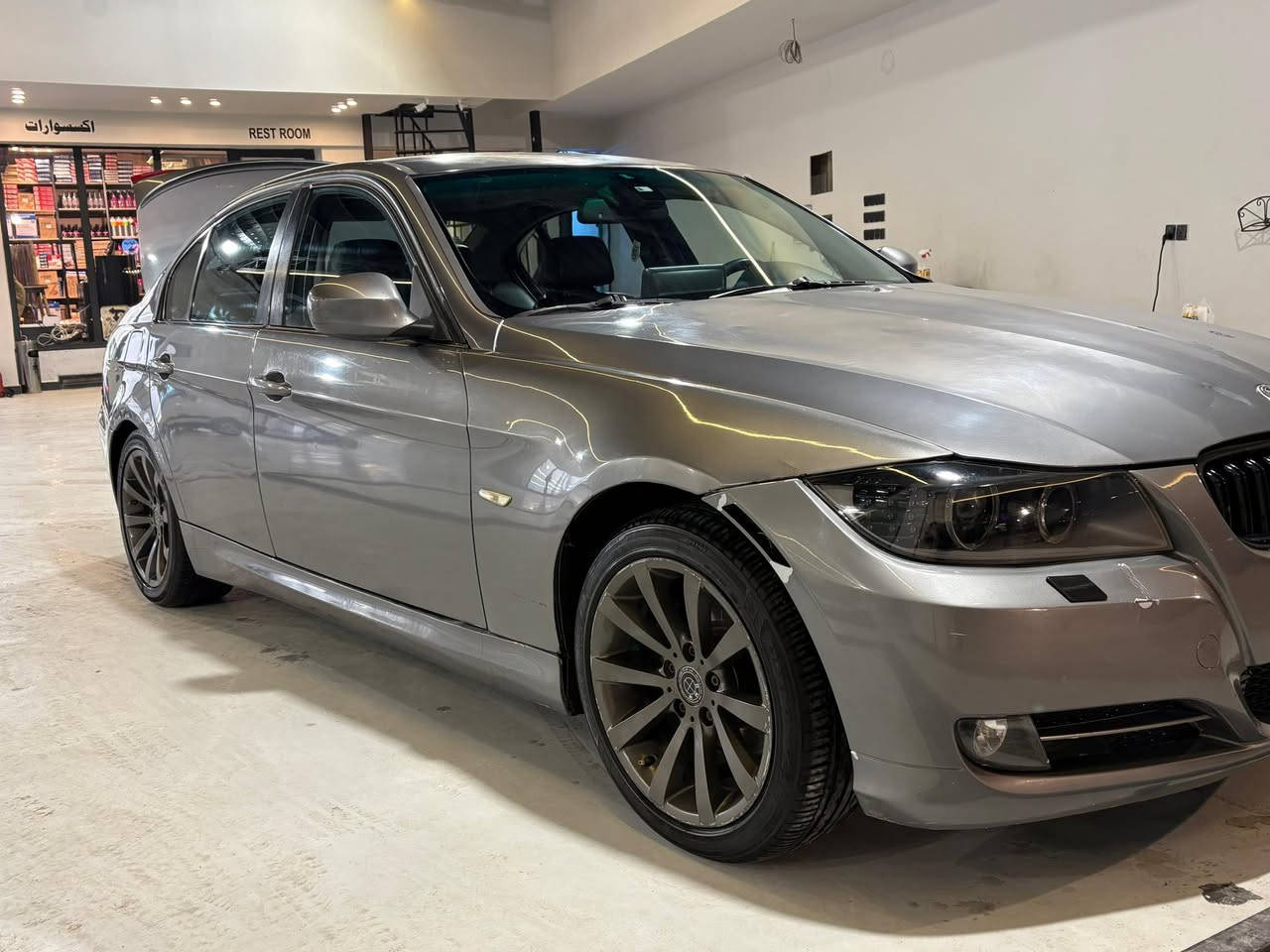 سعر جداً مناسب 
بي إم دبليو E90 (2009) خليجي 

بيها حادث بالجاملغ الامامي الايسر 
على كد شبر وباب الصدر بيه شخط 
ونصبغ على كده 
جاملغ وبابا الصدر (بدون دواخل)
محرك 4 سلندر
كير عادي 7 نمر
المكينة والجير لا يوجد بهما أي إشكال
الحدادية جاهزة فقط بوشة 
الأكسل يوجد بها بوش بسيط
شاشة أندرويد
كاميرا خلفية
تدفئة مقاعد أمامية
التبريد والتدفئة شغالان
عدسات أمامية أوزون ضمان سنتين
يوجد جراد بالبنيد وبداية القمارة
ويوجد حلوب بسيط بالقمارة
ماشية 255 ألف

🟥 الـسـعـر لايك واكتب تعليق (1)

مكاني: بغداد الكرادة
للتواصل: ***********
