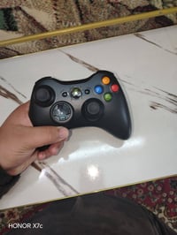 جوستك اكس بوكس 360 نضيفه طك كارتونه فقط ملعوب بيه مره سعر ٢٠ الف مكاني...