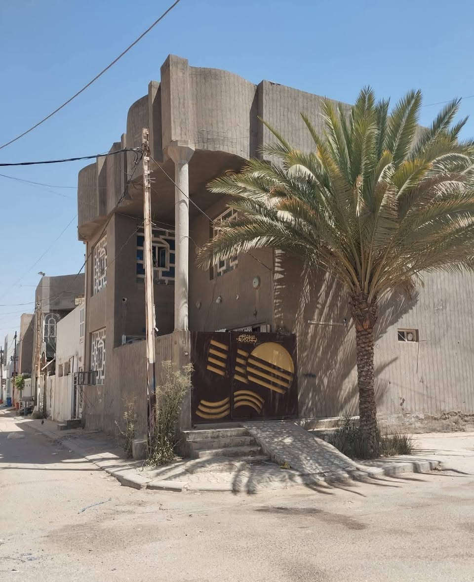 دار للبيع حي العدالة في النجف. 
( 130  م ) ركن شارع 15 مفتوح على شارع الجنسية. السعر ( 360 مليون ). طابقين صب. ثلاث غرف نوم مع صالتين و إستقبال و مطبخ و أربع مجموعات صحية. الواجهه 10م و النزال 13 
مكتب الغدير للعقار  ***********
