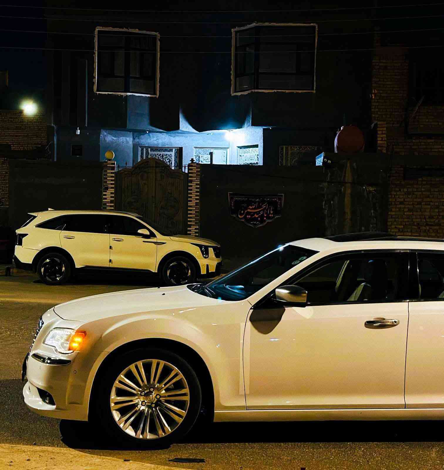 أوباما 300c core 2012 Platinum 
كرايسلر 300c 2012
(فئة كور محرك3600 مواصفات srt)
 لون مميز لؤلؤي
رقم أربيل باسمي شرط التحويل..
..........................................
مواصفات السياره..
نضام سبورت srt
محرك 3600 
نضام دفع خلفي 2 ويل
كير طياره 8 نمر s نضام سبورت
رادار امامي
شفتات ستيرن
داخل عسلي لونين
قماره بانوراما
مرأة وسطيه تعتيم
شاشه كبير srt خرائط GPS 
ستيرن كهربائي 
كشنات كهرباء تدفئه تبريد
كشنات خلفيه تدفئه
خزن ميموري وضعيتين 
اكواب حار بارد
برده خلفيه
كامره خلفيه
ارضيات عسلي اصليه علامه 300
نضام صوت الباين
اميليفاير 552 واط
صوت محيطي دمام داخلي وخلفي بيست
يعني صوت قوي ونقي ودبه انفجار
..............................................
دعاميه srt نيكل
لايت عدسه زنون فول اناره
زراك لايت شغال
حساسات اماميه وخلفيه
مرأة جانبيه المنيوم لون فضي
وشفط وأشاره وتعتيم وهيتر وقلاب
وإشارة ترحيب ونقطه عمياء
يدات أبواب كذالك المنيوم فضي دخول ذكي
ويل حجم 20 امريكي اصلي شرط زلغ مابي.
..............................................
..............................................
سياره جديده جدآ مكفوله من ضربه وصبغ حتى الدعاميات شرط كشر مرايه عليها عنايه خارجيه.
..............................................
سيارة كير محرك اگسل حداديه تخم تاير كله شرط..
2ويل..
منظومة تبريد بالكارتون من كمبريسر وراديترات راديتر 3 سروات دبل مروحه..
منظومة زنون اصلي عالي ناصي شرط فول الفول..
...............................
السياره ماشيه قليل..
...........................
ملاحظه..
السياره جديده ومواصفاته فول الفول ومتعوب عليها يعني سعرها غير يختلف ولا تقارنها بالموجودات وكلشي اكو بالسوك
والله يرزق للجميع .
................................................
السعر اتصل وتدلل..

هاتف 
***********
***********
واتساب موجود

مكان السماوة
