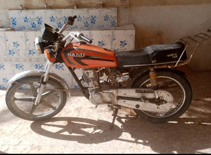 دراجه اوراق أصولية كامله  ب اسمي تحويل بنفس اليوم كهربائيات كله شغاله دراجه نضيفه سعره ٢٦٠ وبيها مجال للشراي لتواصل ***********
