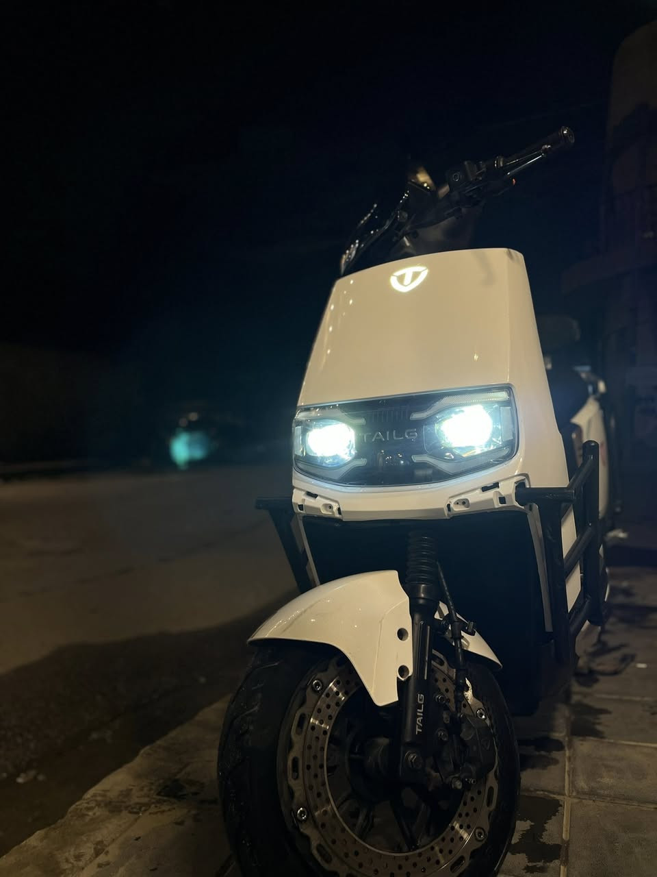 سلام عليكم 
دراجه( TALG) معروفه علا قوته دراجه قويه من ناحية البطاريه ومتانت الشاصي

((((((موصفات دراجه ))))))))

((((عالي زنون وناصي ))))))

(((مدرعه بل كامل دراجه بصمه + بصمات 2))))

(((تشغيل عن بعد وبيه نضام سكيورتي قفل تاير قفل ستيرن +))))+شاحن سريع )))))

(((سرعه 70. وتمشي بل شحنه الوحده 60كيلو متر))))

بطاريته 38 امبير))))

تايرات امامي وخلفي جديدات بعدهن ))))))

عدد البطاريات 6

دراجه ستعمال قليل كلش)))))

لتواصل ومعرفت سعر $))))

هاذا رقمي   (((***********)))
