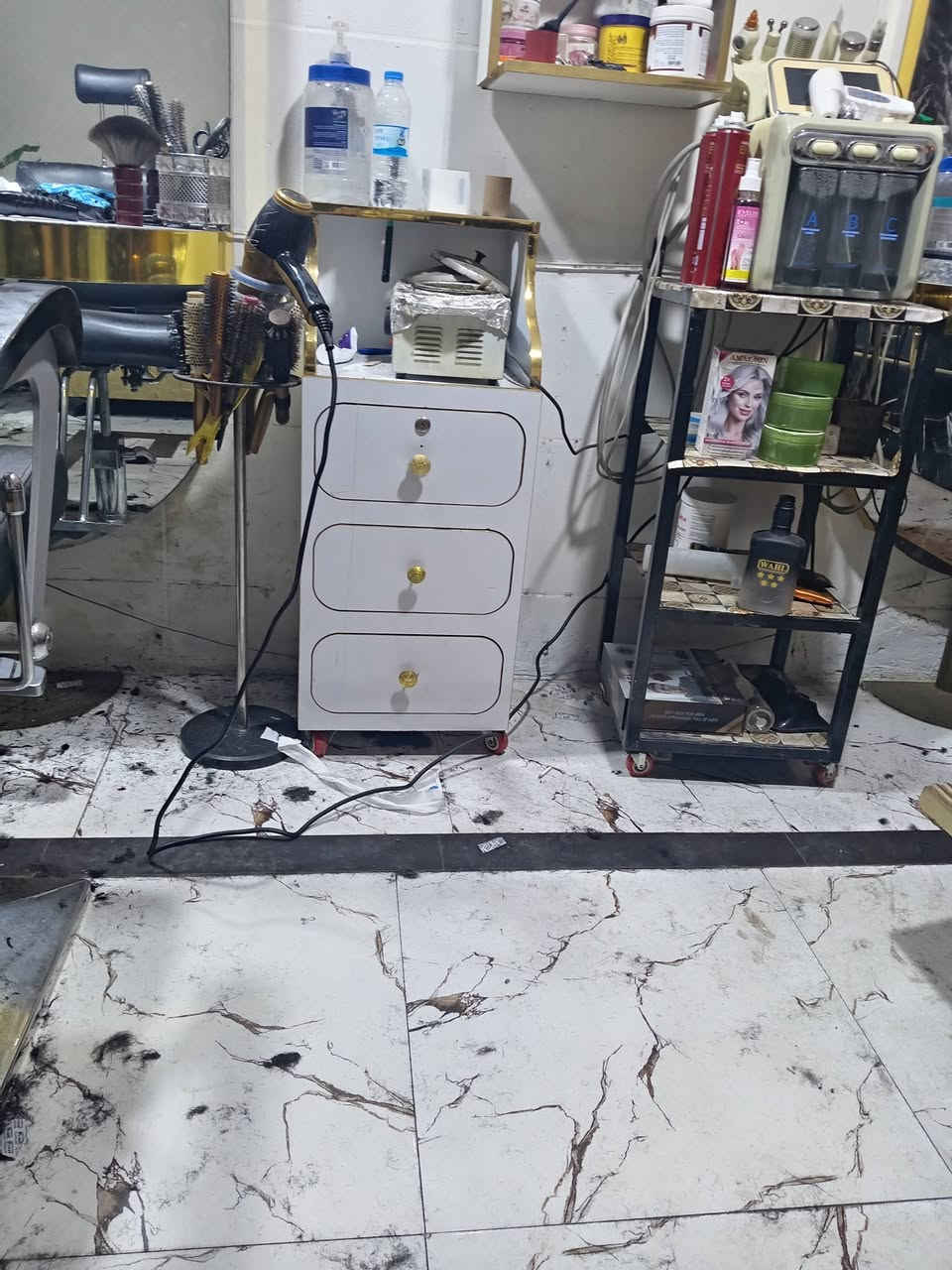 مري عدد ٢+باترينه عدد ٢(سيت كامل) للبيع العنوان العلاوي قرب محطة البانزين القديمه وللاتصال ع الرقم فقط  *********** بي واتساب. غير متواجد ع الفيس
