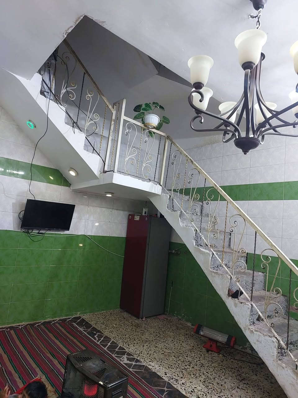 بيت قاطين صب رفت عالي على شارع زراعي الحميديه على شارع رئيسي مساحه 110منطقه كامله خدمات طابوك بس فوك بلوك بناء جديد تبليط مجاري مقرنص


**إذا كنت صاحب هذا الإعلان وتريد حذفه لأي سبب، رجاءا أرسل رسالة إلى الدعم الفني**