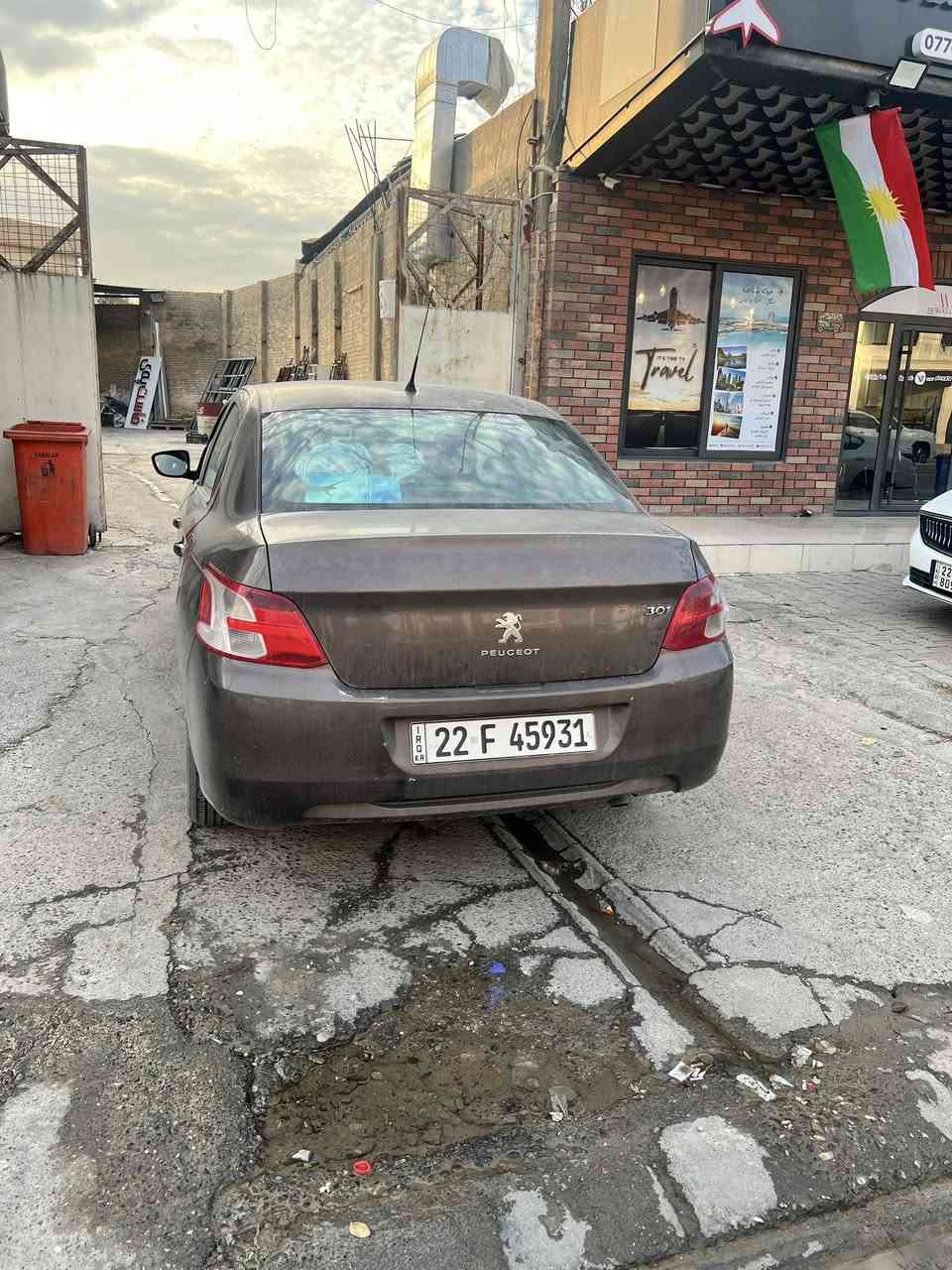 السلام عليكم سيارة بيجو 301 موديل 2014 ماشية 104 الف قابل للزيادة موصفات العمروفة تحك ستيرن حساس خلفي نضام قيادة سبورت و قيادة الطرق الزلقة  مكان السيارة اربيل تحويل مباشر  سعر 83 ورقة وبيهة مجال تواصل على الرقم واتساب ***********
