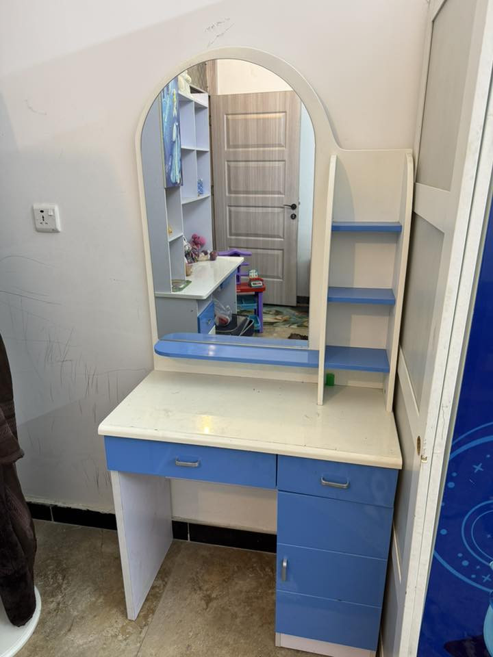 غرفه نوم ام النفر بناتي نظيفه
***********
