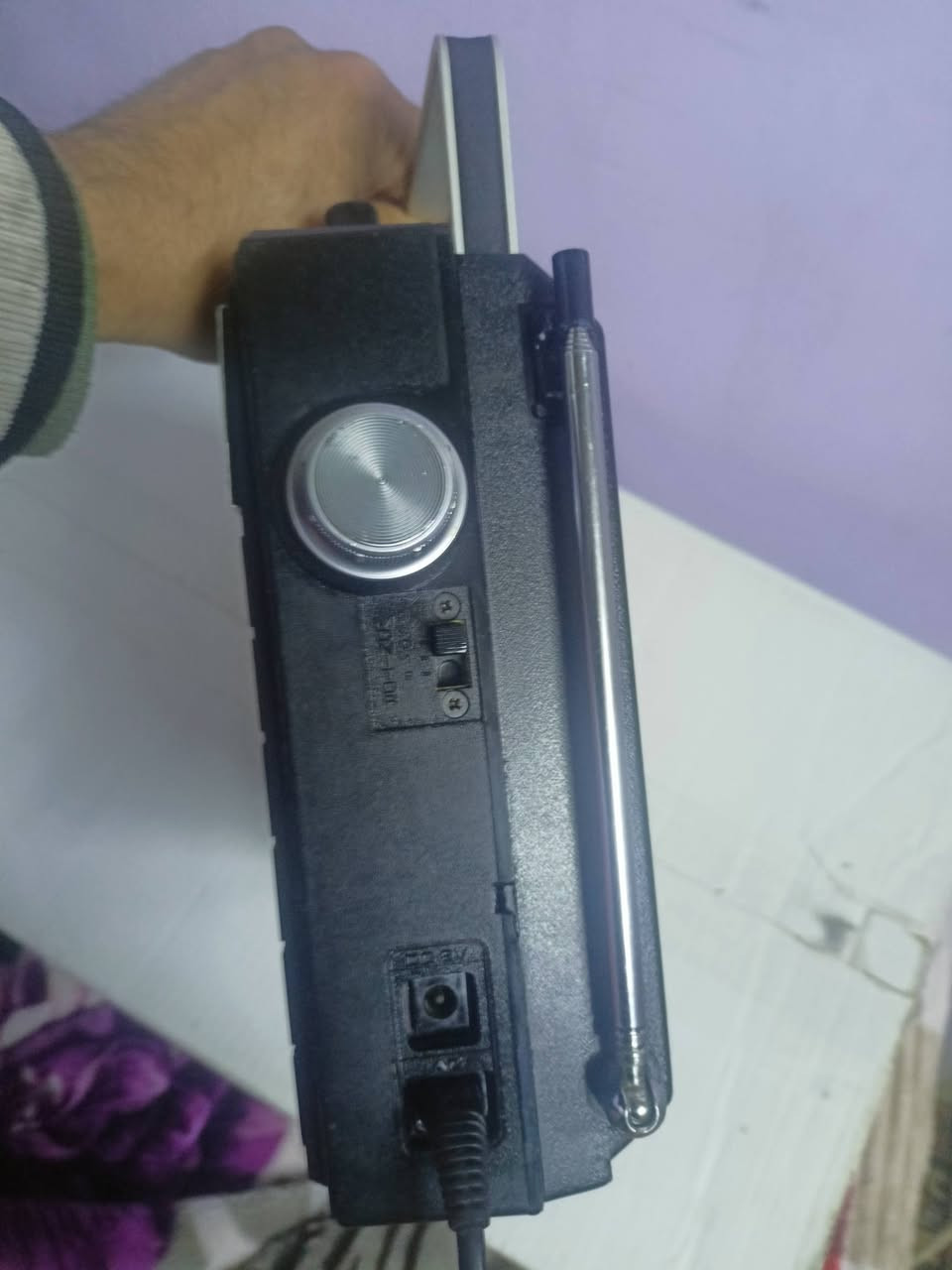 السلام عليكم راديو ومسجل نوع اليزابيثان ياباني انتاج السبعينات جهاز استعمال قليل راديو إف ام ومتوسطه شغل وتسجيل واطفاء ذاتي جهاز روعه بالعمل ***********
