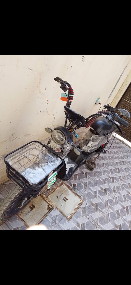 السلام عليكم بايسكل شحن نضيف كامل ربع نمر بيع وا مراوس ٢٥٠وبي مجال رقمي ***********
