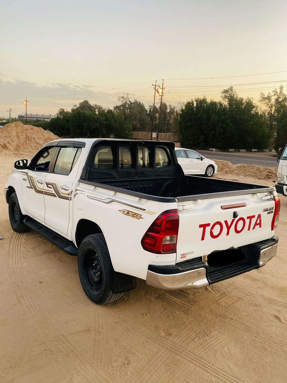 بيكم هايلوكس فورويل رقم شمالي أربيل سياره كفاله محركه كاز او كير عادي  سياره نص فول بيه قطعتين تبريد تايرات جدد. الموقع البصره في القبله السعر 230$رقم الهاتف ***********@
