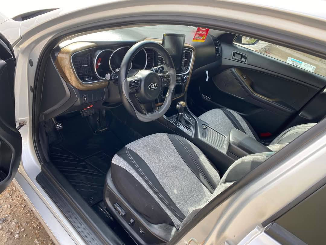 سلام عليكم كي فايف 2014 كوري سياره جديدة و نظيفة مكينه كير ما مفتوحات لا تبخير و لا تنقيص بدي كفاله من ضربة بيها 4 قطع صبغ بكوريا بدون ضربه ولا تبديل سياره فول لد  امامي خلفي  زنون كشن كهربائي و بية تدفئة و تبريد .. تبريد ثلج تخم تاير جواها كامرات تسجيل خلفي امامي هواي بيها مواصفات عارضها 125 مكاني البصره للاستفسار ***********
