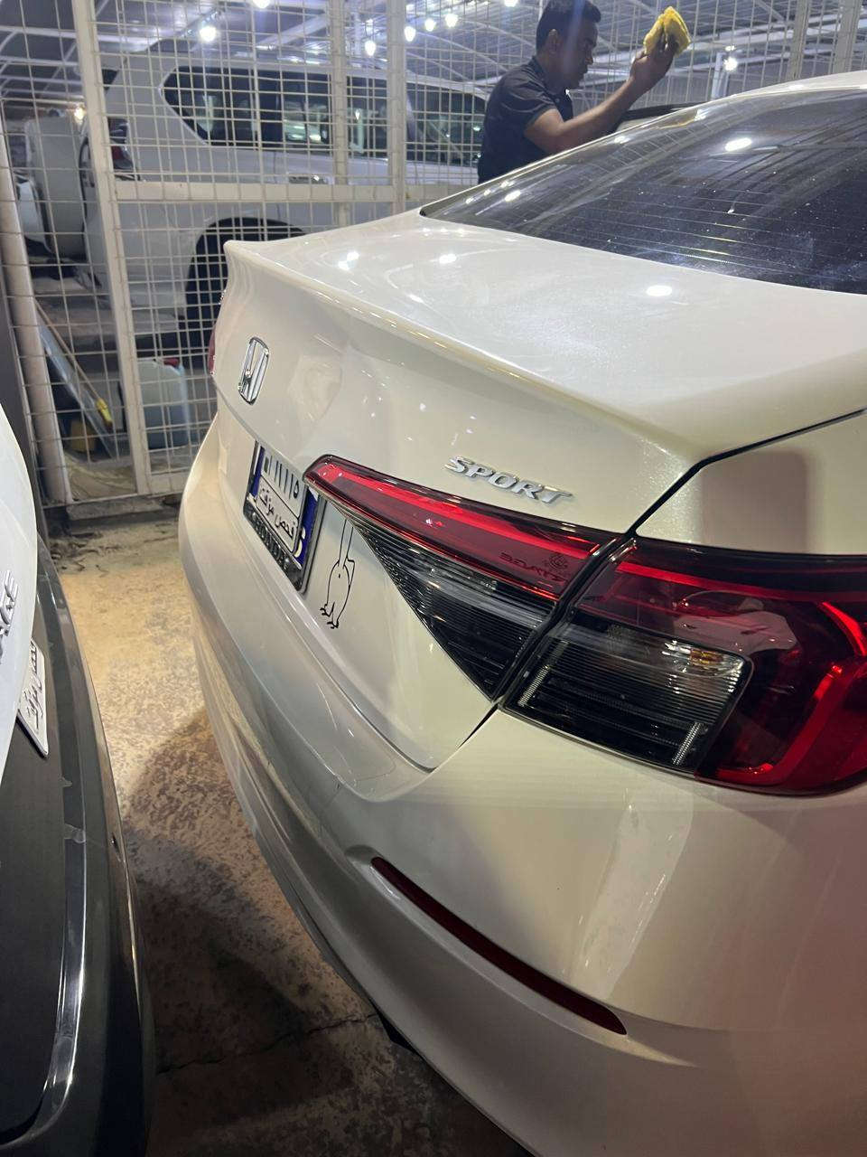 سلام عليكم سياره للبيع هونده سفك موديل 2024 ماشيه الفين وارد أمريكي سياره نضيفه بيه قطعتين تبديل جاملغ وباب سعر سياره 115$ الرقم الهاتف ***********
