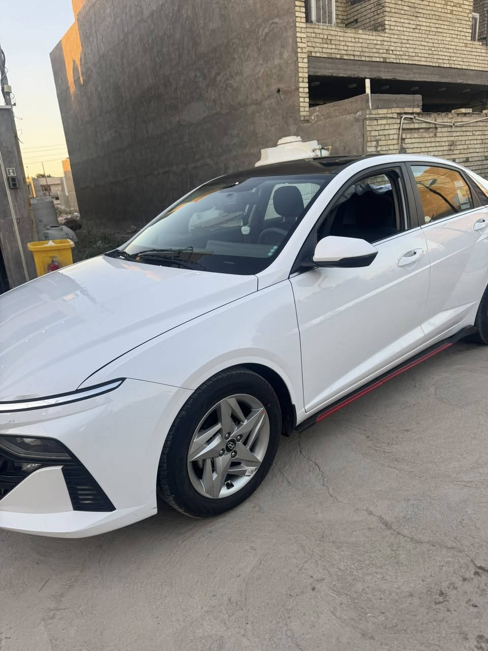 هونداي اكسنت ٢٠٢٤ للبيع
السلام عليكم 
هيونداي اكسنت 2024 السيارة خليجية على وضع الشركة بيها طعجة بسيطة بالجاملغ الايسر و وحدة اخف منها بالجاملغ الايمن و اكو بحافة البنيد طعجة كلش بسيطة كلهن يتعدلن و ترجع السيارة جديدة بس ما متفرغ انو اصلحهن السيارة مفولة مواصفات 1/1 
فتحة 
تحكم ستيرن 
مرايات شفط 
مثبت سرعة 
حساسات
كاميرا خلفية 
ابل كار بلي و اندرويد اوتو
و بعد هواي مواصفات 
مكاني  بغداد الدورة
السعر 130 ورقة 
طبعاً هذا مو سعر السيارة بس مستعجل على البيع لذلك دا ابيع بهذا السعر 
للتواصل ***********
