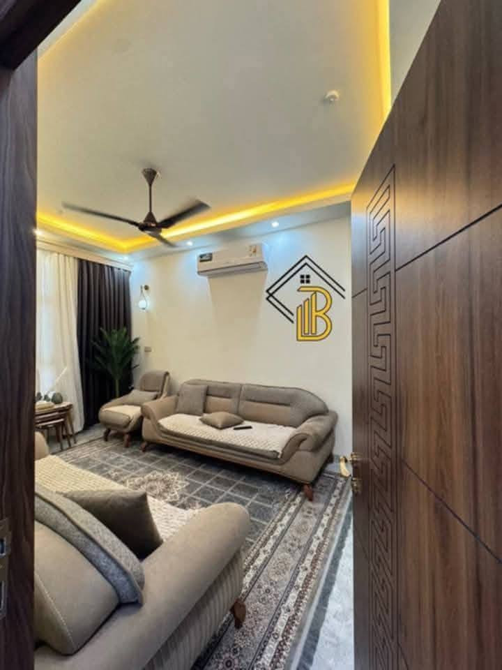 دار سكني #للبيع🏠
موقعه #حي_الجامعه_نهايت_شارع_هدئ_سجاد
مساحته 100 متر
بناء حديث سنه 2024

طابو صرف #مطلوب_اسكان 
البيت طابقين 
يحتوي الطابق الاول علئ غرفه نوم وصاله  ومطبخ واستقبال وصحيات داخليه وخارجيه 
يحتوي الطابق الثاني علئ غرفتين نوم وصاله 

#البيت_مطلوب_اسكان_33_مليون
#السعر خاص 
#للاستفسار_اكثر_***********
أو مراجعه مكتب السند للعقار الكائن في الجزائر شارع المطاعم مقابل مدارس التفوق الاهليه
