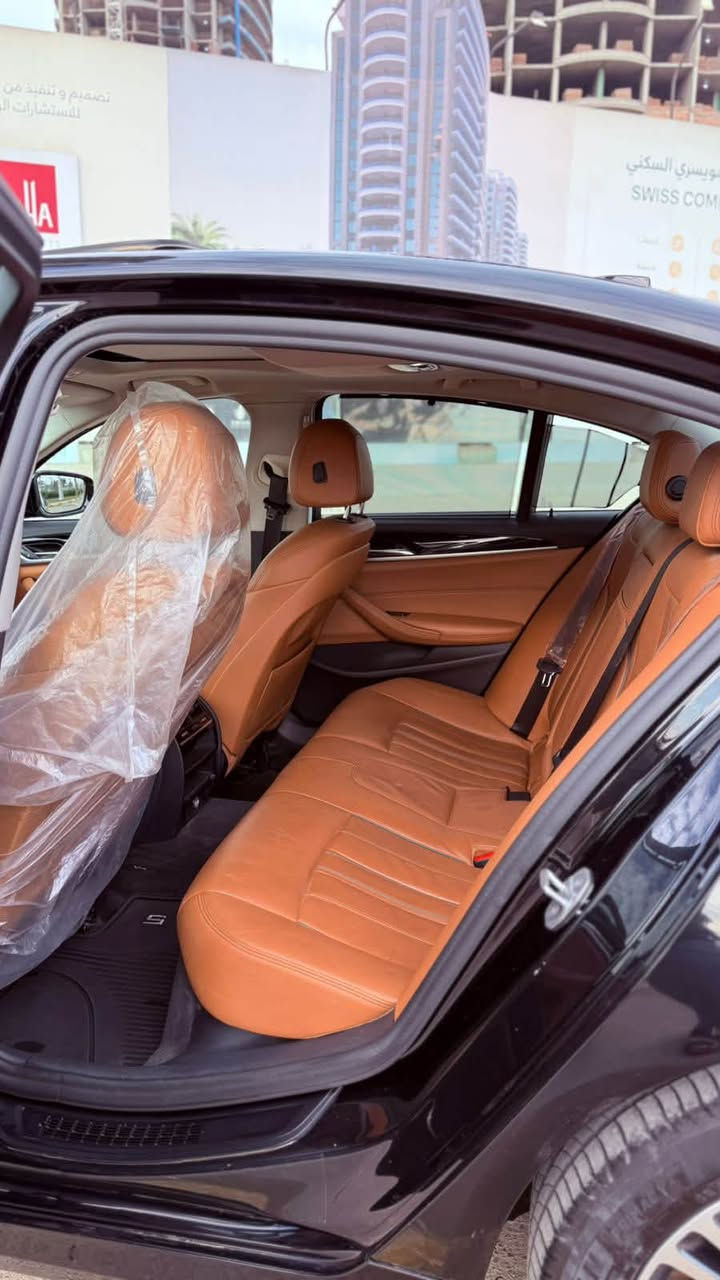 Bmw 530i 2020
واردخليجي وكالة العروش ماشية 100 الف كيلن
السياره فول مواصفات ١/١ محرك 4 سلندر  
سلايد
فول رادارات تحكمات سترين  
كشن حظن كهرباء حزام امان خزن كهرباء 
الكشان جلد كهرباء خزن ميموري كشن السايق والسكن 
اناره محيطيه داخليه متغيره 
كامرة خلفية + حساسات 
اوتوباارك اوتوهولد 
هاند بريك بصمه
مري شفط قلابه
داخل مشمشي
السياره جديده اي مسج اي نقص مابيها
سعر ٢٩٠ وبيه مجال 
***********

