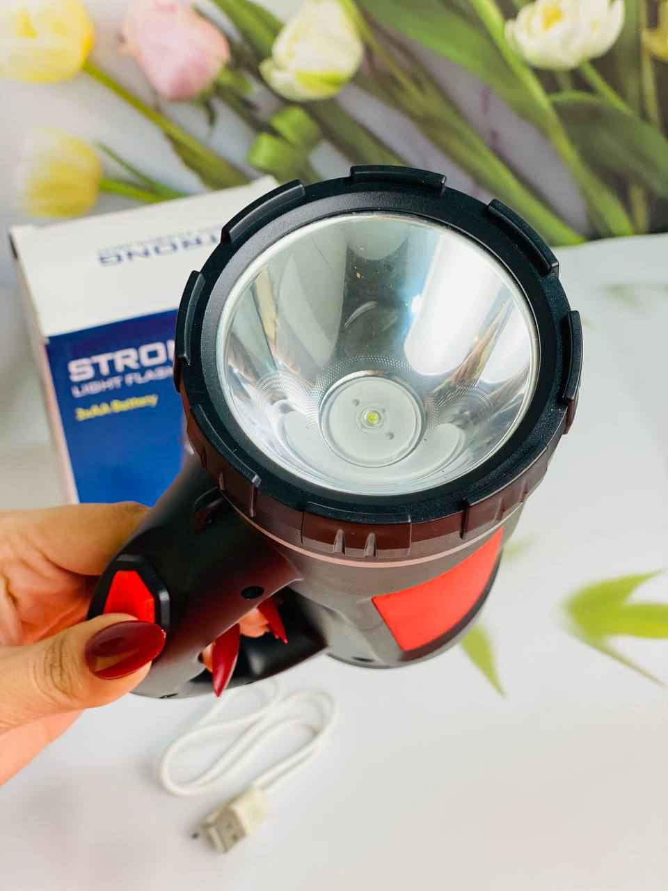 كشاف يدوي قابل لإعادة الشحن من 
نوع Orno LT-11. 

✔️نوع الإضاءة: يستخدم تقنية LED بقدرة 3 وات، بالإضافة إلى إضاءة جانبية COB بقدرة 1 وات. 

✔️البطارية: يحتوي على بطارية بسعة 1200mAh. 

✔️أوضاع التشغيل: يتضمن 4 أووضاع للإضاءة: ضوء رئيسي (100% و25%)، وضع وميض (Strobe)، وإضاءة جانبية/سفلية. 

✔️المميزات: مقاوم لرذاذ الماء والرطوبة (IPX3) وخفيف الوزن (حوالي 215-237 جرام).

توصيل مجاني لكل محافظات العراق 
للطلب مراسلتي بغداد, العراق


**إذا كنت صاحب هذا الإعلان وتريد حذفه لأي سبب، رجاءا أرسل رسالة إلى الدعم الفني**