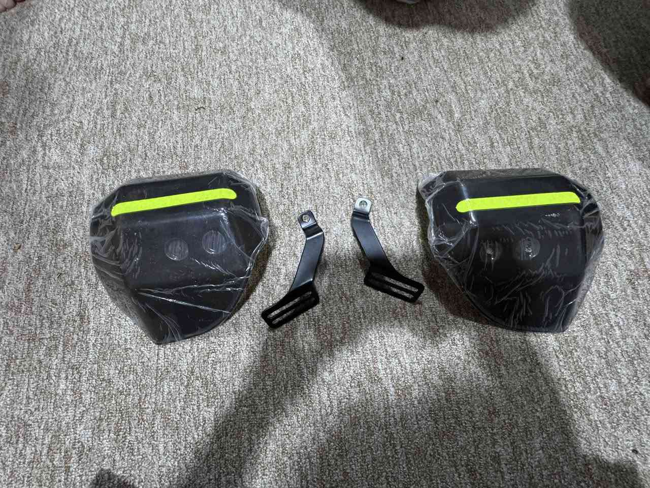 سلام عليكم يمكن هاي كفر يدات دراجه سعر 8لايتً 5 نظاره 3 ستاند موبايل3 ***********
