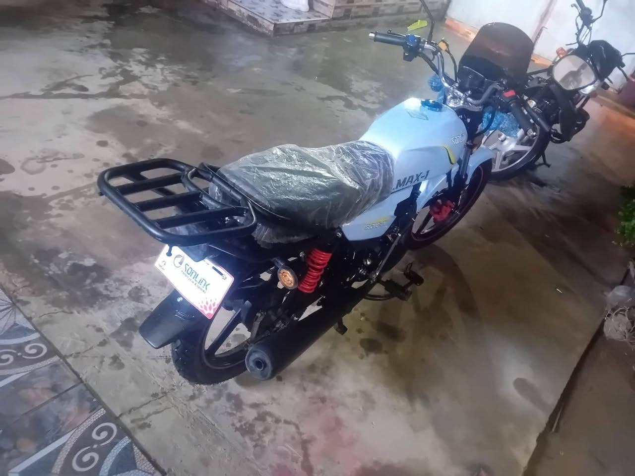 دراجه سولنك للبيع السعر 900بيه مجال جديده كلش كهربائيات كله شغاله مكفولة من كلشي سبانه ممدوده عليه موديل 25 عنواني الرمادي شارع 20 للاستفسار على رقم ***********
