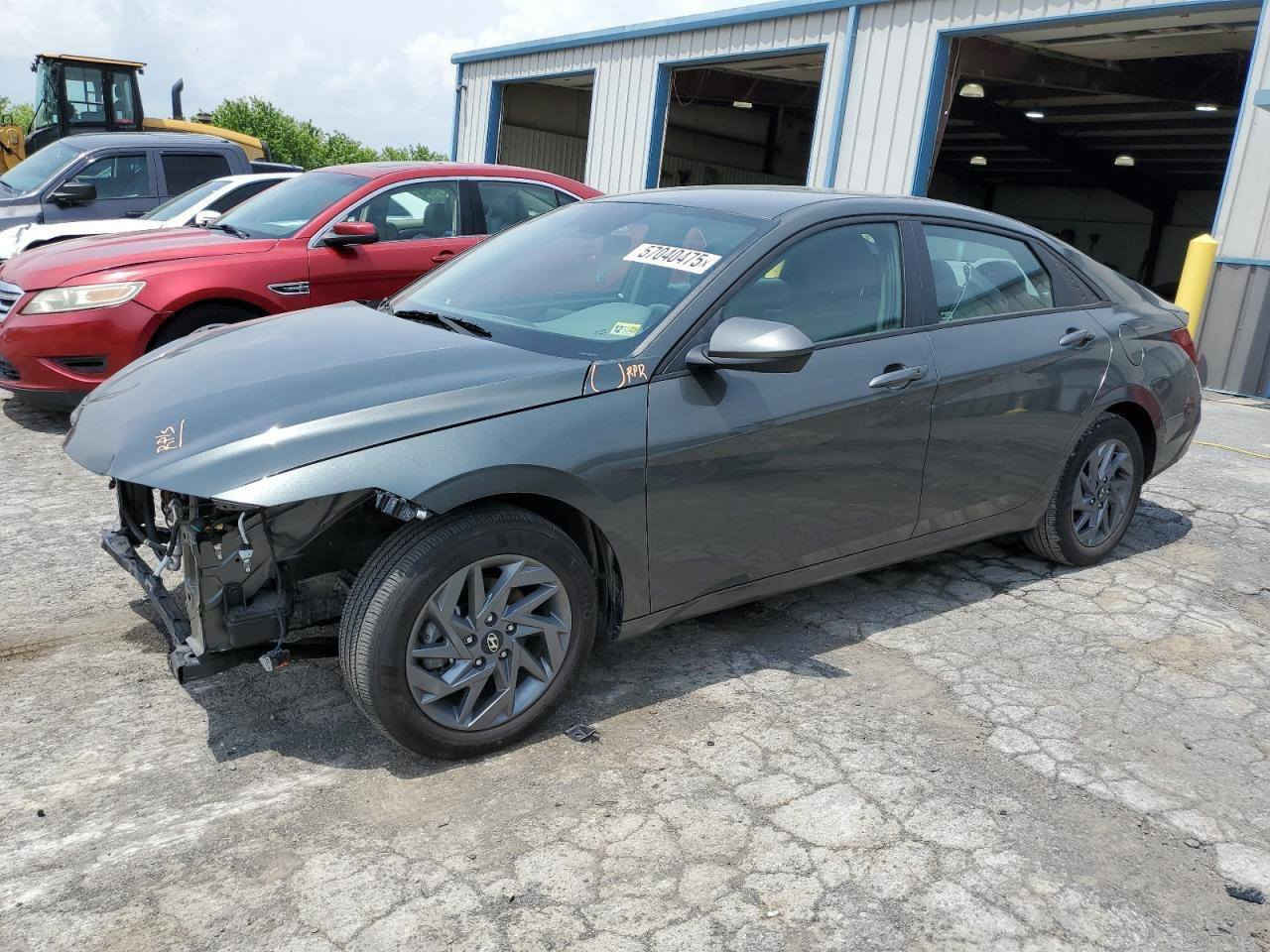 السلام عليكم النتره مديل 2024 فول الفول عده الفتحه 
تحكمات ستيرن جهتين 
ردارات 
نقط عمياء 
مانع تصادم 
مانع نزلاق 
بصمه تشغيل 
بصمع ابواب فول مواصفات السياره حلوه محرركه 2000 دوش اناره داخليه السياره 
 السعر  145 و بيه مجال 
مكان السياره ديوانيه  
رقم ... ***********
حادث السياره موجود ويه الصور حادثه بسيط جاملغ و بنيد ربع بنيد نفسيته ما مبدل ضربته ما عابره لا للشاصي ولا براكيت حلو السياره و جاهزه
