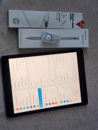 ايباد برو9.7  ذاكرة 128 كيكا  نموذج M شحن ممتاز جدا وياه كيبل شحن + وس...