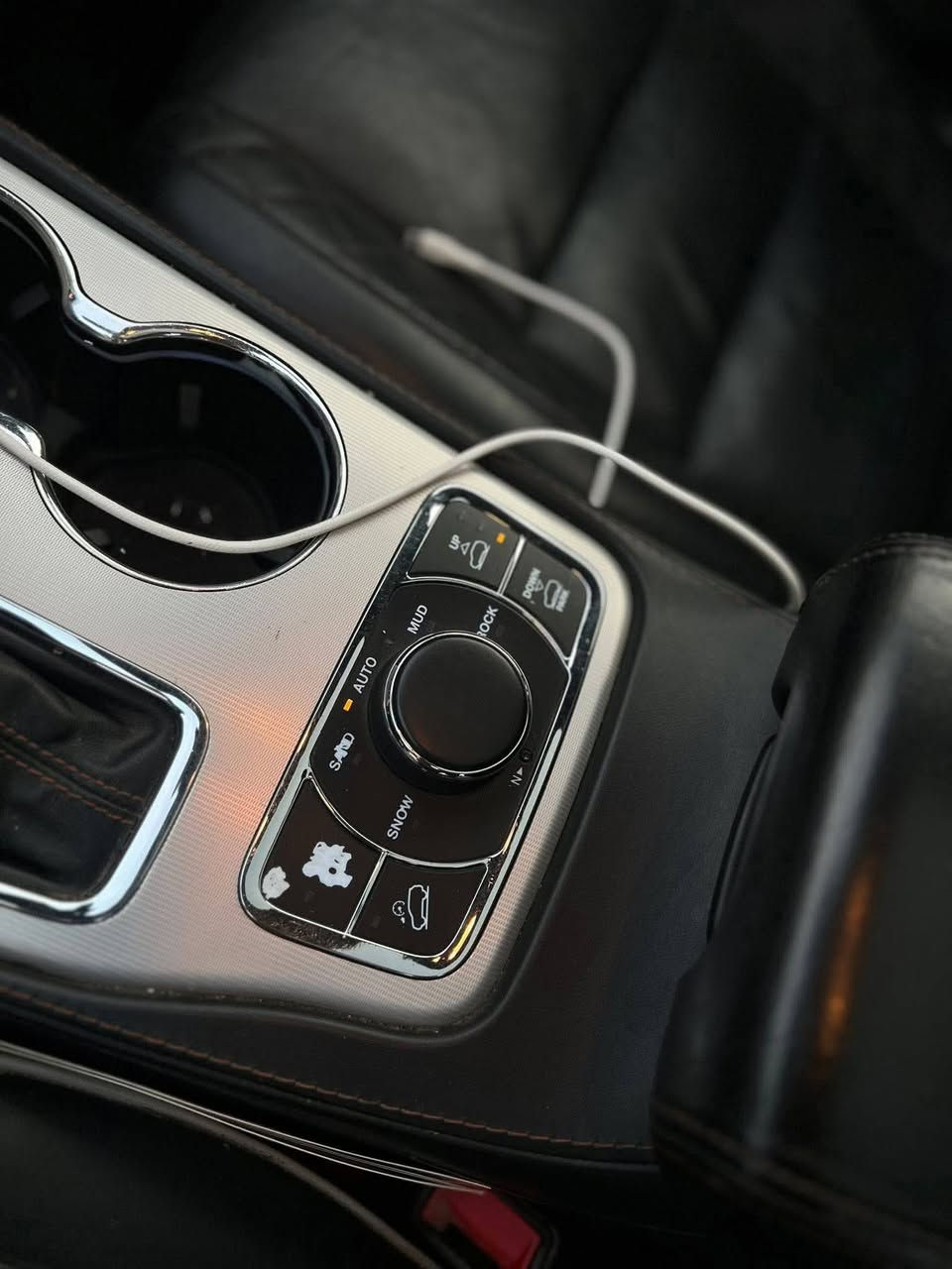 جيب لاريدو 2016 ( امريكي )
رقم بغداد دولي تحويل مباشر وارد امريكي ضرر بنيد فقط
* المواصفات :
* سقف بانوراما. 
*رادار امامي
* نقطة عمياء 
*داخل اسود جلد  
* المقاعد الأمامية كهربائية .
* تحديد مسار .
* المقاعد الأمامية مع تدفئة . 
* المقاعد الخلفية مع تدفئة .
* مقود السائق كهربائي . 
* تدفئة ستيرن .
* الشاشه لكبيرة 8.4 انج .
  بروجكترات زنون . (بلاد)
* تشغيل عن بعد .
* صندوق كهربائي .
*  حساسات أمامية . 
* كاميرا خلفية .
* مري شفط. 
*   مكان السياره بغداد اي ستفسار اتصل وتدلل السعر 158 وبيهه مجال رقمي ‏‪***********‬‏
