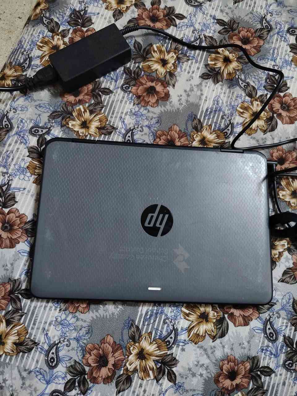 لابتوب hb مواصفات شاشة لمس ذاكرة 128Gb رام 4السعر 100الف وبيها مجال حك جيتك للتواصل عبر الخاص او الاتصال على الرقم ***********
