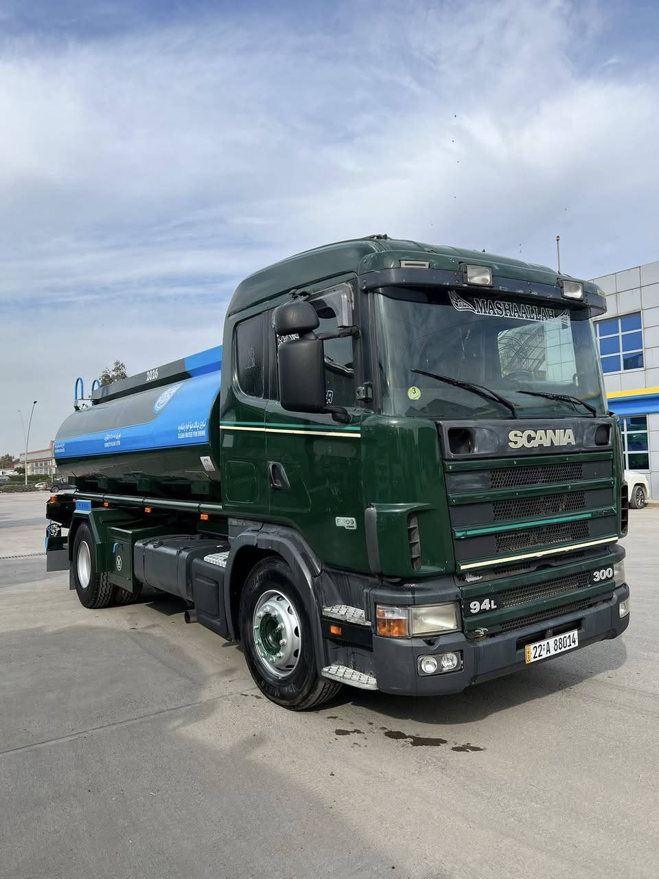 سلامو حليكوم للبيح تنكه ر ماي مؤديل 2001مكينه په مو نؤزل حجم مكينه (300)گير 3/3شانسي بيلادي تويل تانكي جديد مغلوه ن پليت أبيد ما مشتغل هه زه فحس ره قه م جديد سياره بسمي  ***********
