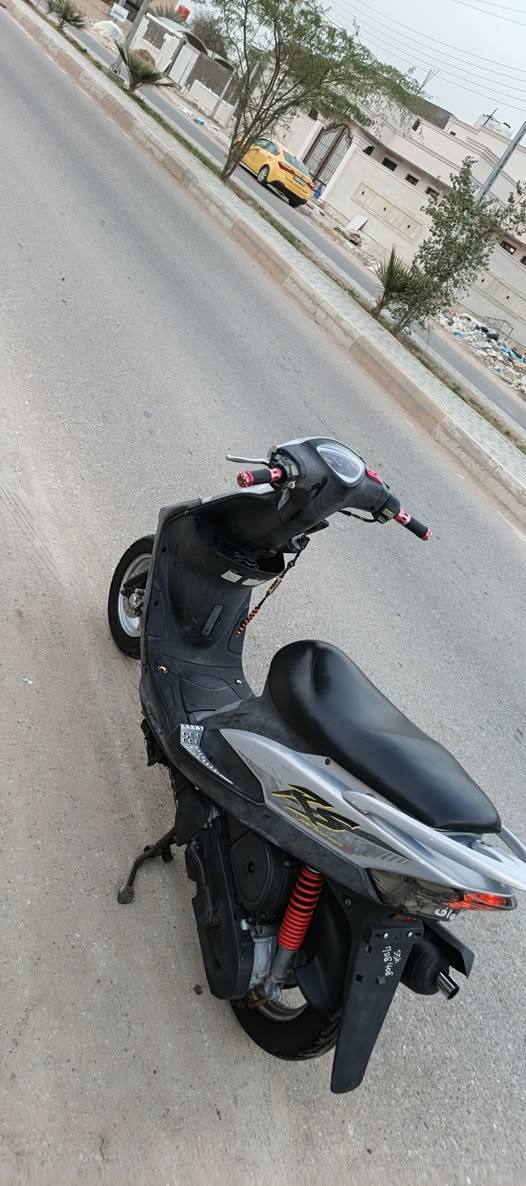 السلام عليكم شباب دراجة عدلة خير من الله نكرة سلف بهة تزويدات خارجي الدراجة تفحصهة وين ما يعجبك من مكينة من كفرات من كلشي مكاني سماوة مركز متواجد وتساب ***********سعر اخو البلاش950بيهة مجال الغراض البلادي موجودة الدراجة حاوية
