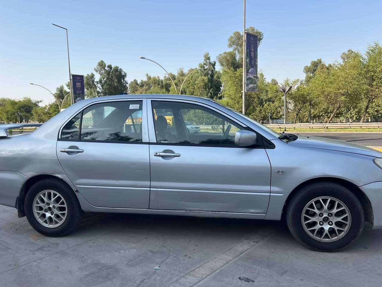 السلام عليكم
للبيع لانسر 2006 سيارة كاملة وجاهزة من كل شي تبريد ورقم مميز وطخم تايرات  وسيارة مابيها بس باب سايق صبغ وباقي شرط وشرط التحويل وسعرها75  وبيها مجال
رقم للتواصل
***********
