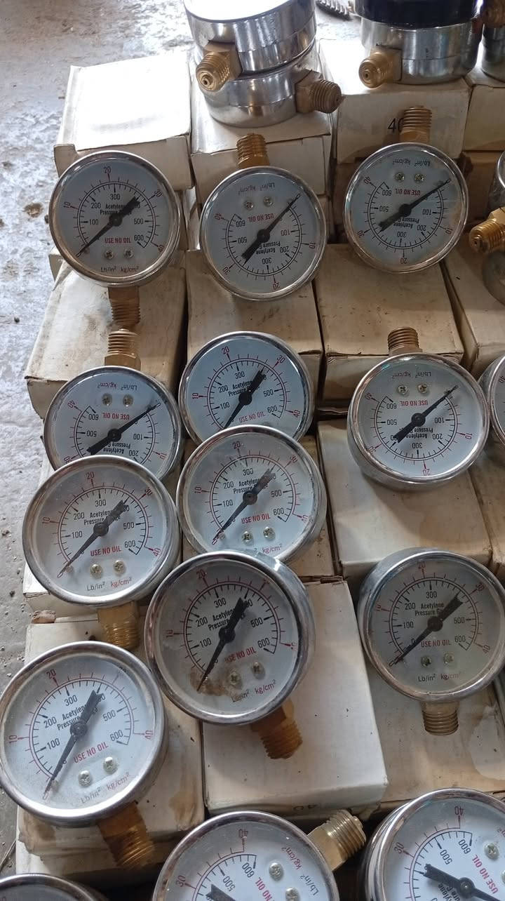 سلام عليكم عندي 250 قطعه كيج سعر القطعه الفين ونص مراسله خاص او يتصل ***********
