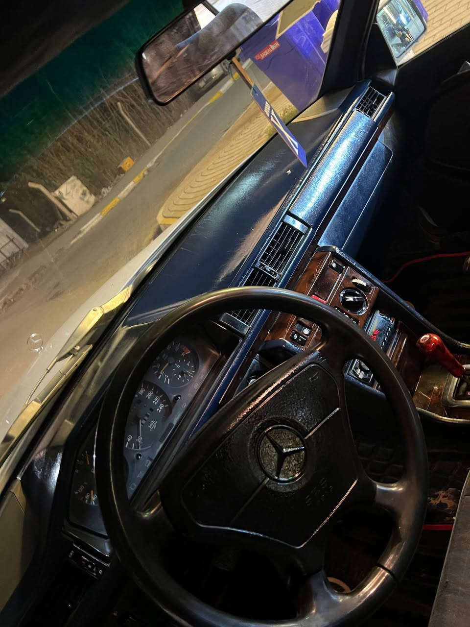 السلام عليكم دب موديل ٩٢ محور ٢٥٠٠ كير ومحرك وحدادية وكهربائيات ١٠٠/١٠٠ تخم تاير جديد مشروع وطني سنوية ٢٨ بأسمنه بيع او مراوس حسب القناعة السعر ٥٥ للاستفسار *********** مكاني سامراء
