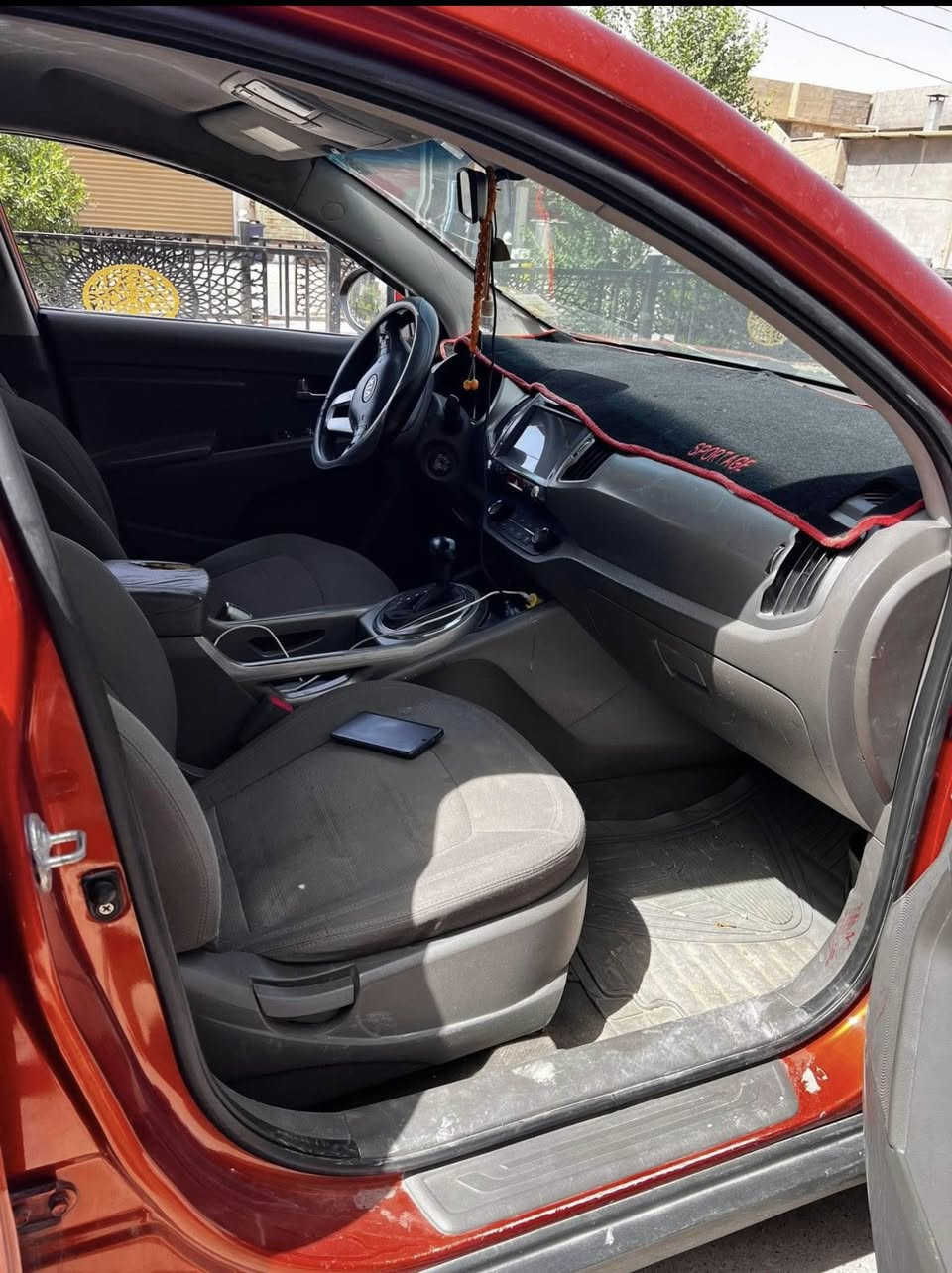 سبورتج 2012 للبيع أو مراوس
لون مميز مشمشي 
محرك 2400 
محرك كير  كفالة 
صدر تخم تاير كلة جديد 

صبغ الحاملوغ الأمامي وشوية من الباب بدون حادث فقط رش 
تبريد تدفئة شغال داخل نضافة 99/100  
سيارة حيل نضيفة ومالت جناي ما تصرف عليه كلشي كاملة مكملة 
رقم بغداد  تحويل مباشر 
السعر /135 وبيها مجال للطيبين 

غير متواجد ع الفيس 
الاتصال /***********
