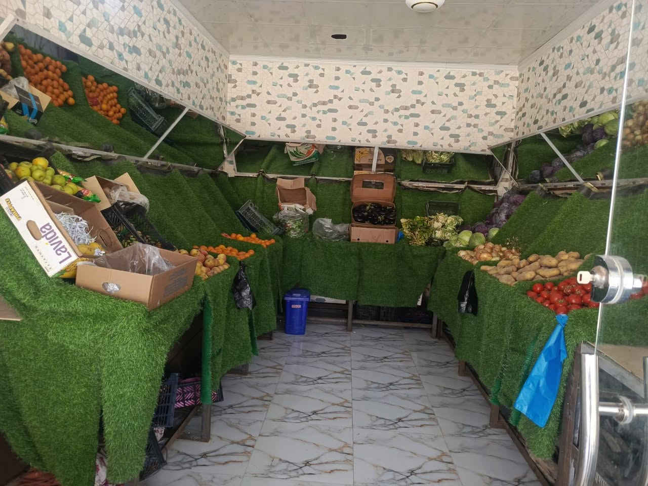 السلام عليكم.. محل مخضر للبيع . العنوان الموحيه. يحتوي على سبلت طنين جديد مع ملحقات المحل بصوره
تواصل. ***********
