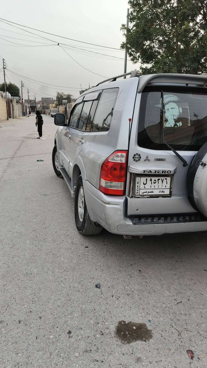 السلام عليكم سيارة باجيرو 2007 كفالة عامة من ضربة ومن كلشي السيارة جاهزة و خير من اللة بيع أو مراوس ب أوبامة أو جارجر حسب القناعة السيارة فور ويل جرس المية وعشرين شغال
تخم تأير تبريد تلاث قطع  جديد السيارة بلادية السعر (٩٠)وبيه مجال الرقم *********** بي واتساب
