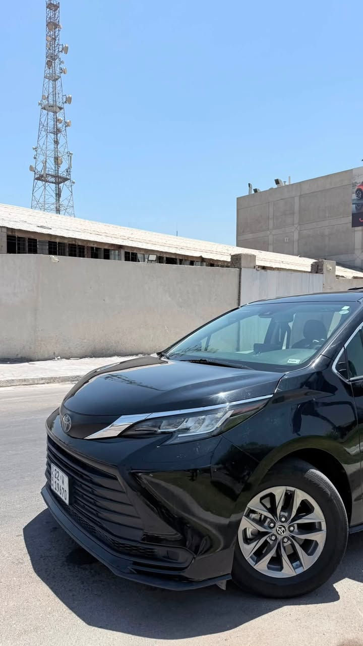 السلام عليكم تويوتا سيينا 2023 هايبرد le فتحة نص فول مواصفاتها معروفه حادثها حافة الباب الامامي اليمين وحافة الجاملغ انصبغ نص الباب والجاملغ بجم كبس السيارة جديده ماشية 93 الف كيلو رقم اربيل ب اسمي تحويل ثاني يوم مكانها بغداد الدورة السعر 300 وبيها مجال للاستفسار : ***********
