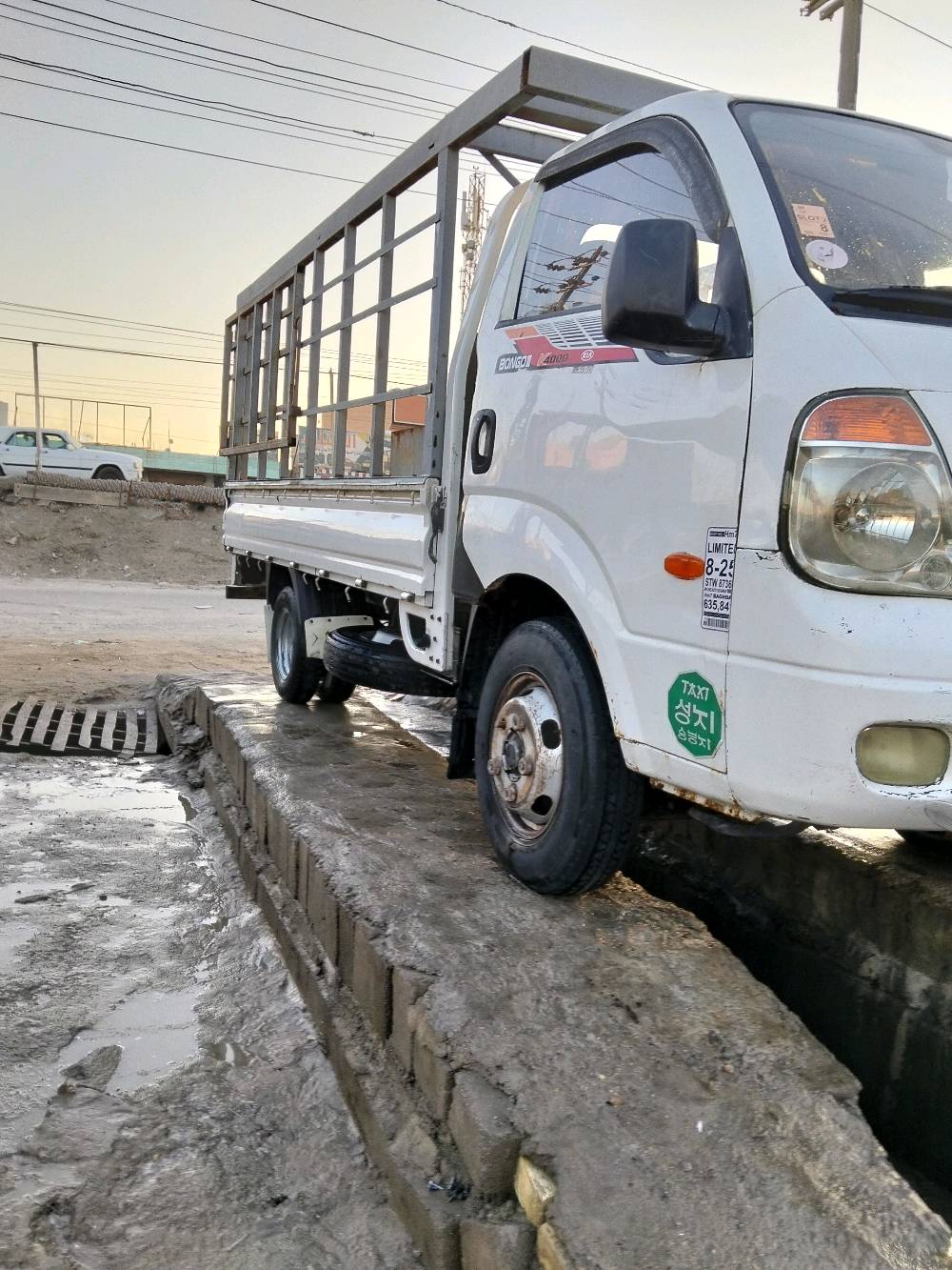 سلام عليكم كيه فحل 2009 ضربه بلدوسه السايق كيه قماره حداديه جديده طخم تاير 