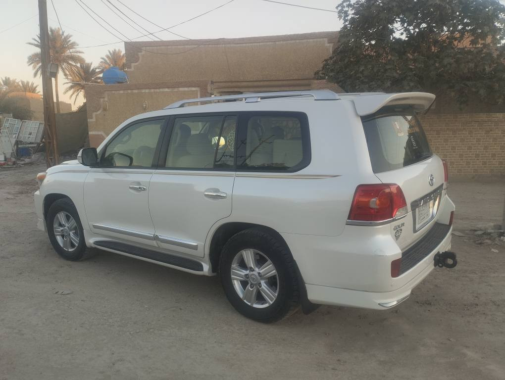 السلام عليكم
لاندكروزر GXR 2015 للبيع فقط اعتذر عن المراوس 
مواصفات السياره معروفه 
_ فتحه سقف 
_ تحكم ستيرن 
_حساسات أماميه 
_ حساسات خلفيه 
_ مري شفط 
_ اشاير بالمري 
_ كشن كهرباء 
وباقي المواصفات معروفه 
السياره كفاله من كير ومكينه وحداديه وكلشي ع وضع الشركه  ع البلاد جديده كلش رقم بغداد بأسمي مشروع وطني تحويل ثاني يوم السعر400  ورقه السياره مكانها بابل الحله للاستفسار الاتصال على الرقم  *********** حلة, بابل
