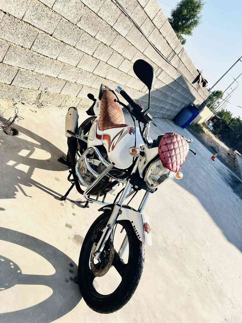سلام عليكم 
سنكي للبيع 
موديل 2018
مابي اي نقص كله شغال مكينه 150
السعر650او بي مجال شي قليل 
استفسار اتصل ***********
