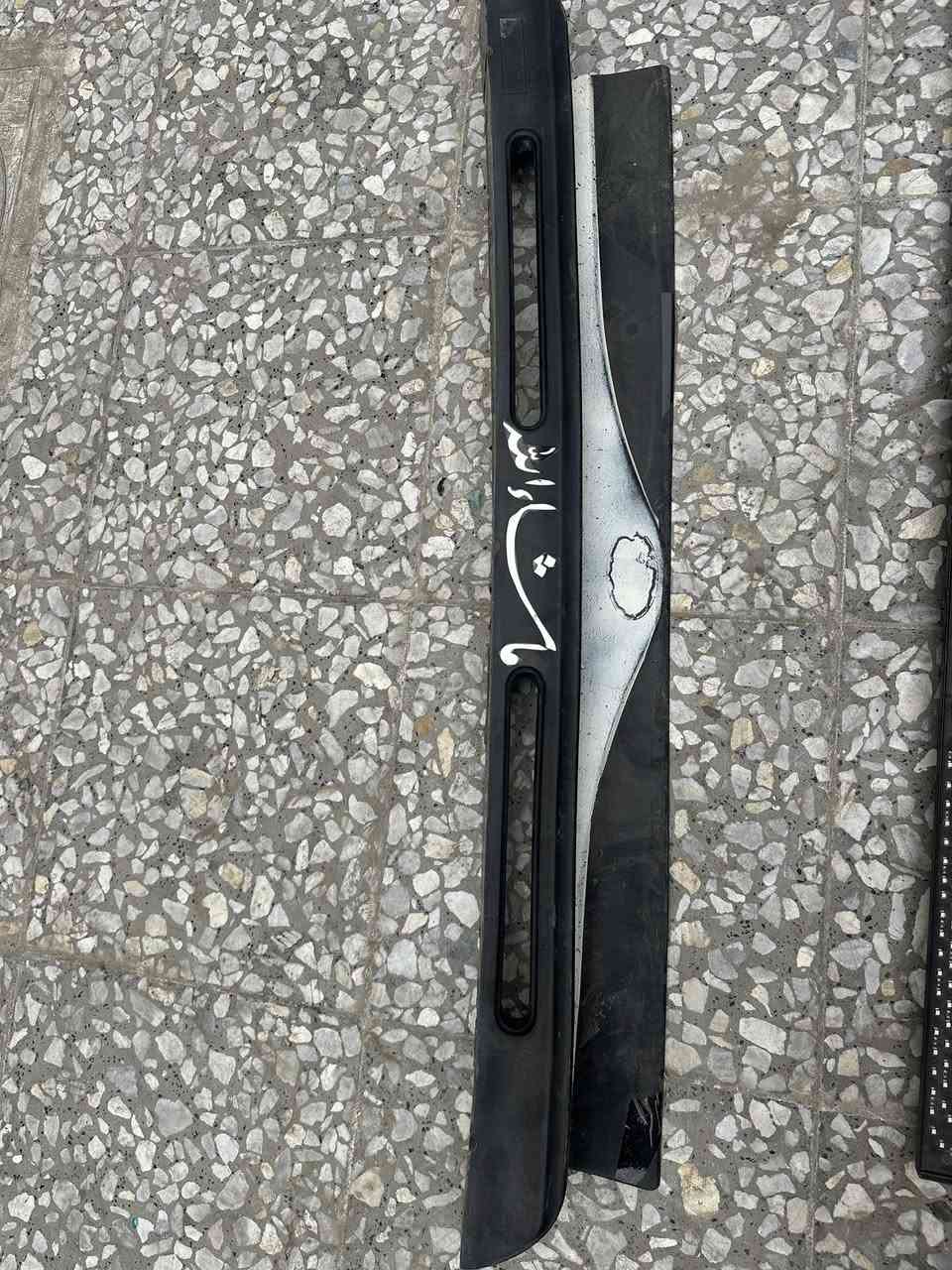 السلام عليكم عندي غراض للبيع دوسات مال نيفاره للبيع وسبايدرات 2وصطابات اصليات شغالات وكشن مال نيسان عاليه قلاب الظهر عنوان بغداد  ***********
