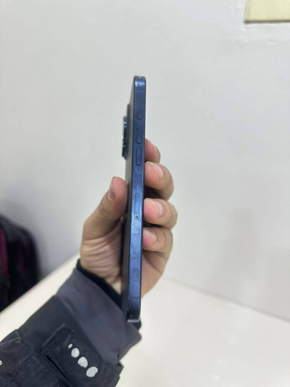 للبيع ايفون 15 برو ماكس
الجهاز نضيف 100% مال بيت، استعمال خفيف وما بيه أي عيب نهائياً.
مكفول من كلشي، مجرد رغبة بيع حتى أشتري ايفون 17.
🔋 نسبة البطارية: 92%
🎨 اللون: نيلي (أزرق)
الجهاز على الفحص، 
السعر مناسب تواصل خاص
***********
