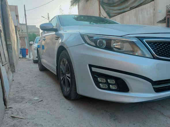 اوبتيما K5 موديل 2014 وارد كوري 
السيارة نظيفة ومامتعوبة گير محرك  بدون (حادث ) بدون صبغ فقط القمارة مرشوشه اثر علامة من كانت بكوريا  ماشية 109 الف قابلة للزيادة 
محرك 2000 LPI 
4 سلندر  .مشروع وطني رقم بصره 
بيها ملاحظات بسيطة وموضحة بالصور تشوف كلشي وتچيك بأيدك 
1. شاشة المسجل ارقامها تبين بالجو البارد ومامأثره على ادائه
2. طوافة البنزين ماتقرأ مستوى صحيح
3. تكمة الباب الخلفي الفوگ جوه النيكل بيها شوي زنجار موضح بالصورة
4. المرايه جهة اليسار ماتطبگ
السعر 135 ورقة وبيها مجال شوي للشراي البياع شراي لا يراسلني الله يوفقه ويلگه بالسعر اللي يريده وابيع شرط التحويل للعلم بأسمي السيارة متوفر وتساب مكان السيارة محافظة البصرة ***********
