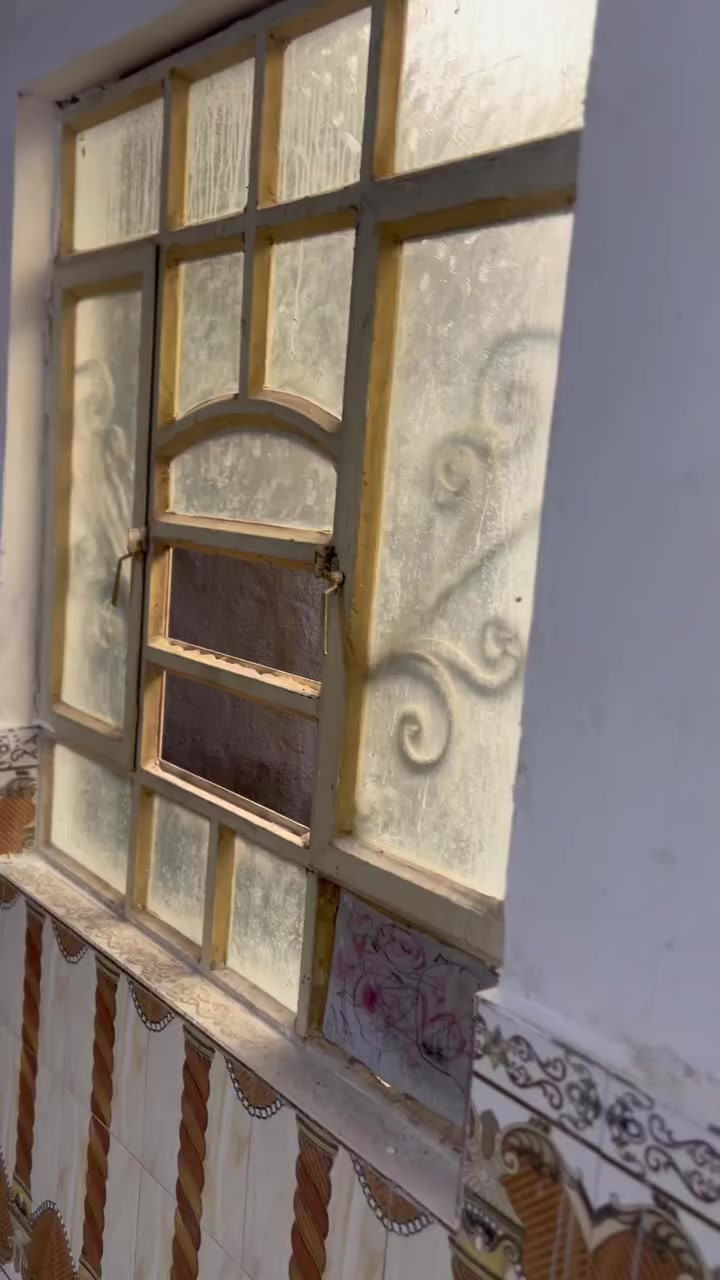 سلام عليكم بيت للبيع في منطقه الاصلاح  شارع الجزيره البيت نضيف وحلو امانة الله  كله سراميك ارضيه ماي مجاري تبليط كامل مكمل البيت شويه جاي من ال 90 دار .اول ماتدخل السيطره مال الاصلاح شارع البزل  بلشارع الثاني مال مدرسه بيت بصف الركن نضيف وماناقصه شي للاسفسار الاتصال على هذه الرقم ‭0775 511 2752‬
