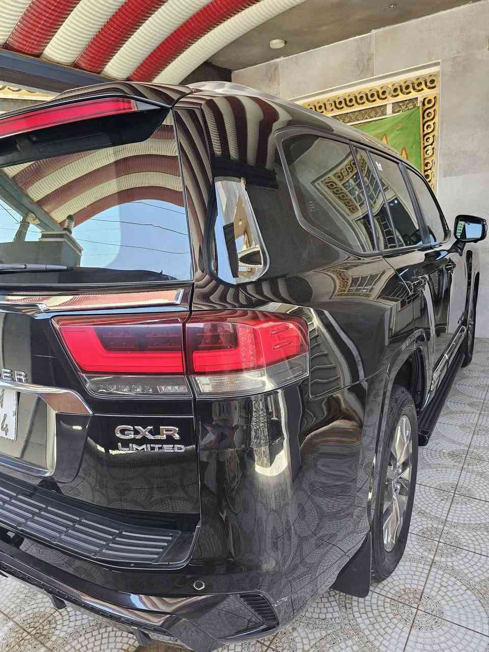 لاندكروزر2024  عداد السرعه 
24 الف كم ( بريم  ) اصل  Gxr.Limited black Edition
فول مواصفات / داخل بيجي 
بصمه أبواب وتشغيل - تبريد كشنات - كراسي كهرباء - صندوق كهرباء - 3 شاشات 
الأهم …  - رادار امامي خلفي - 5 كامرات / سعر 710$
الاتصال
 ***********
***********
المكان ديوانية
