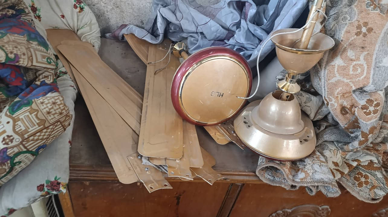 مراوح ثنين جديدات مامستعملات  قليل كلش ونضيفات منوع خفيفات الوحده بل سوك 35 اني ابعينهن ثنينه بسعر 60 وبيهم مجال قليل وشرط شغل مكاني كربلاء شهداه سيف سعد رقمي ***********
