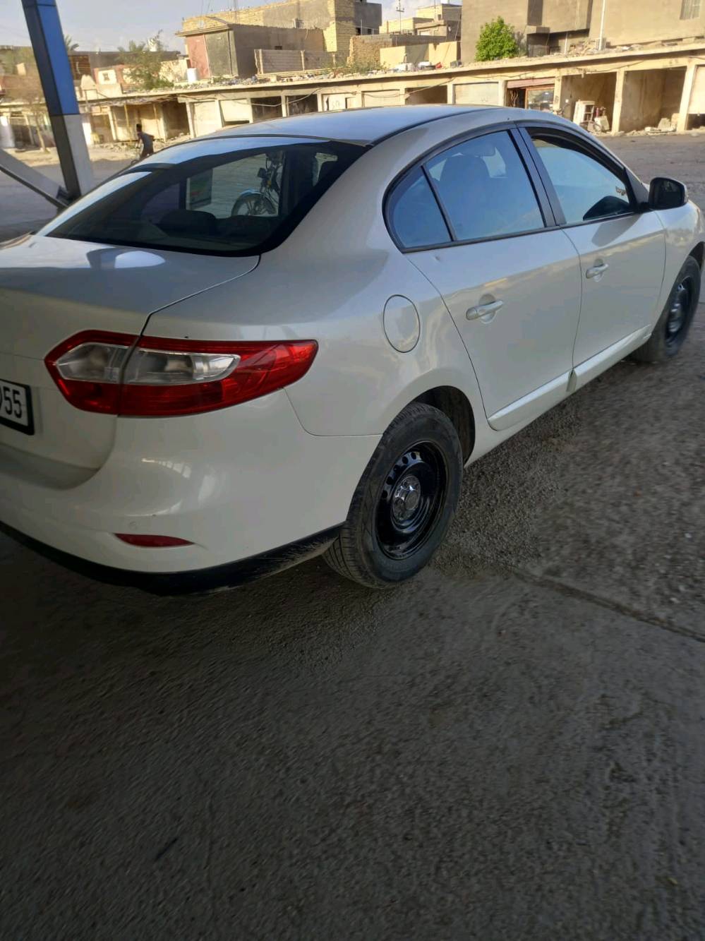 السلام عليكم للبيع 
رينو فلونس موديل ٢٠١٢ رقم سليمانيه انكليزي باسمي تحويل مباشر كير محرك نيسان ست نمر سنويه جديدة فقط بيه طخه جاملغ خلفي بدون دواخل السعر ٧٠ وبيه مجال الشراي يتصل
***********