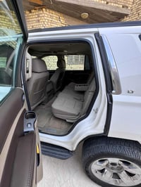 تاهو خليجي مديل 15 ماشيه 300 للبيع 07749992111