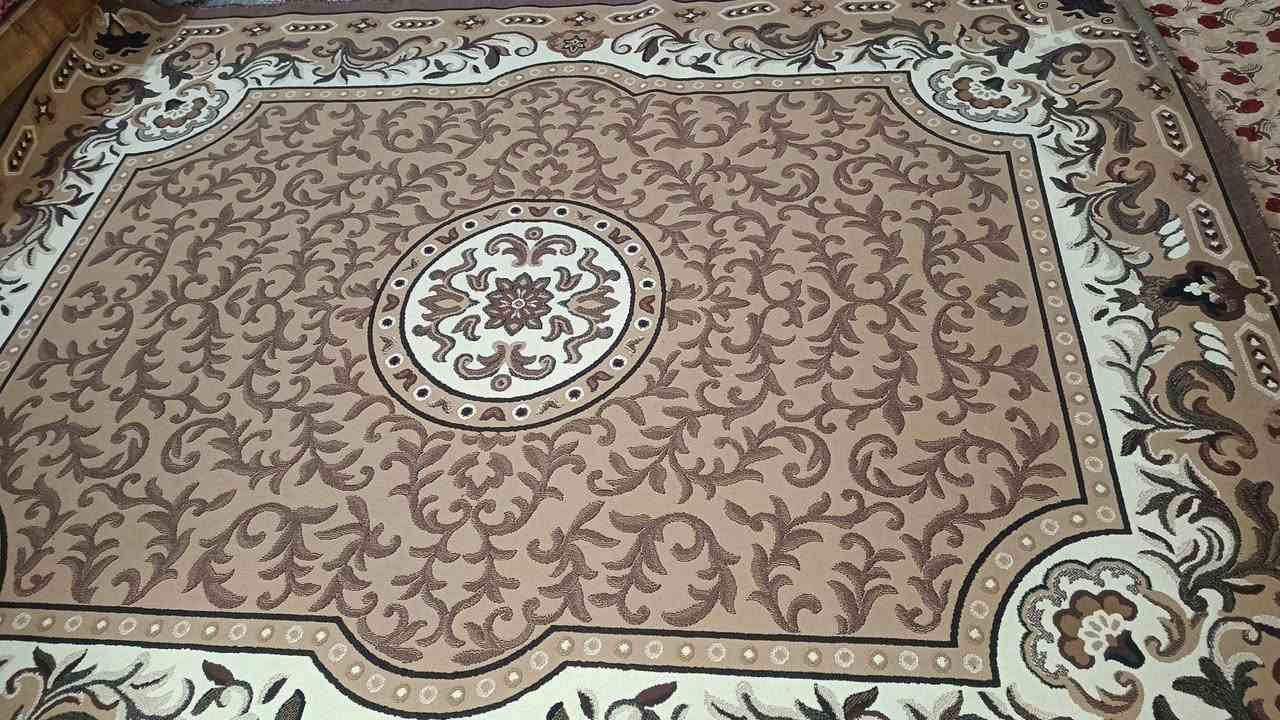 للبيع فرشه نظيفه وحلوه 3 في 4 سعر 50 شراي اتصل على رقم‏ ‏ ***********
