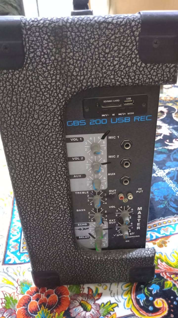 جهاز للبيع شحن وكهرباء يرادله بطاريه فقط وكلشي مابي 
*********** وهاذ رقمي وانه خادم
