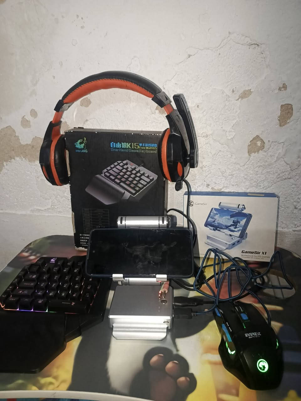 سلام عليكم 
جهاز للبيع
جهاز GameSir X1 هو عبارة عن محول (BattleDock) يسمح لك باستخدام لوحة مفاتيح وماوس للعب ألعاب الجوال (Android و iOS) مثل PUBG و Fortnite، مما يوفر تجربة شبيهة بألعاب الكمبيوتر الشخصي (PC) لتحسين التحكم والدقة في التصويب والحركة، وهو مفيد جداً في ألعاب التصويب من منظور الشخص الأول (FPS)
سعر 20الف
***********
